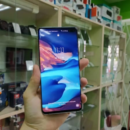 SAMSUNG Galaxy S10+